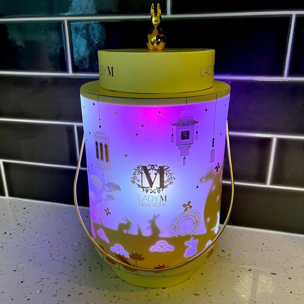 Lady M New York Glowing Lights 2022 Mooncake Lantern - LIGHTS UP!